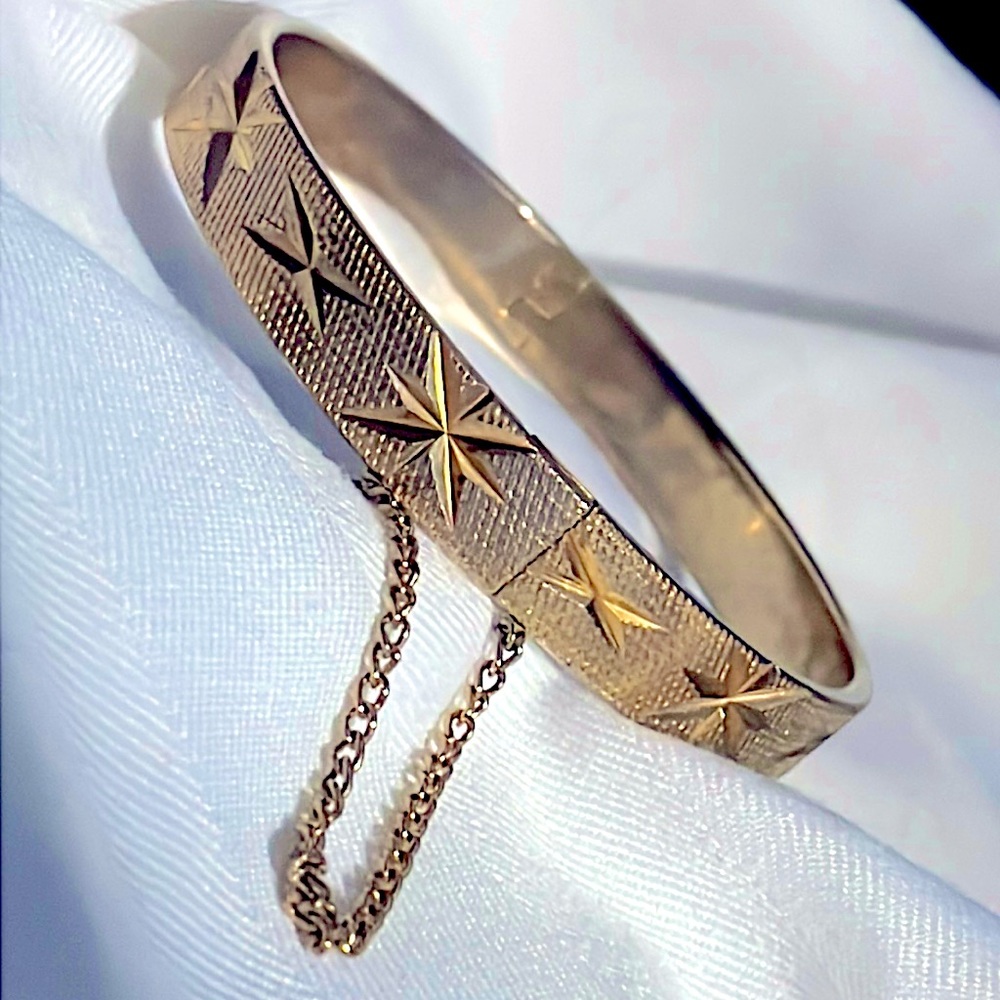 Vintage Hinged Side Open Chained Snap Lock Clasp Bang… - Gem